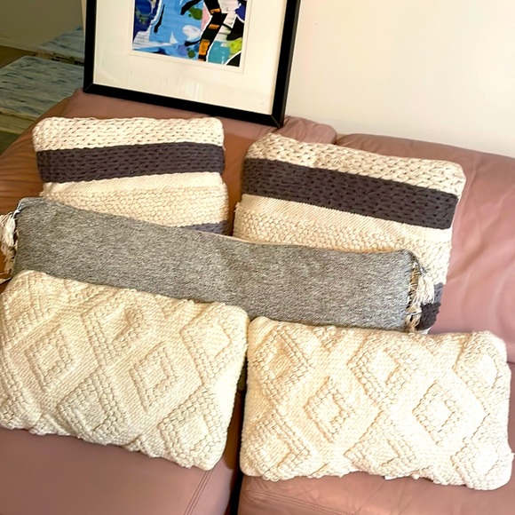 broyhill Other - Broyhill Decorative pillows 19*20 and 17*17 inches 33*14 in